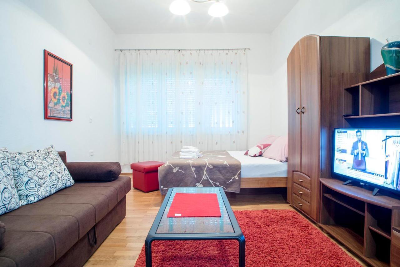 Apartments Vesna สลูน ภายนอก รูปภาพ