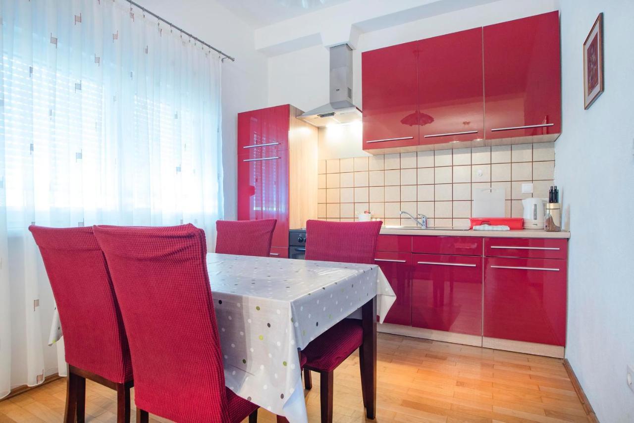 Apartments Vesna สลูน ภายนอก รูปภาพ
