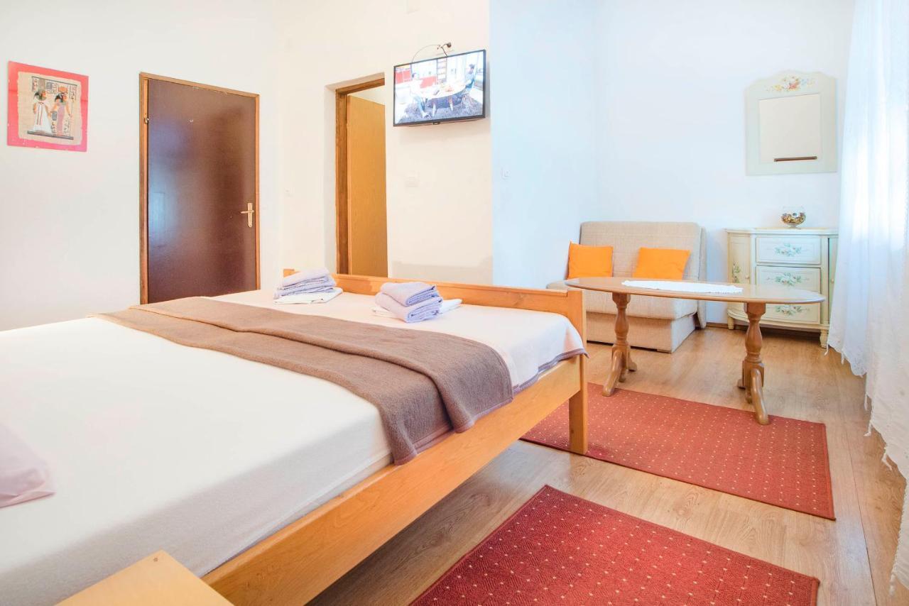 Apartments Vesna สลูน ภายนอก รูปภาพ