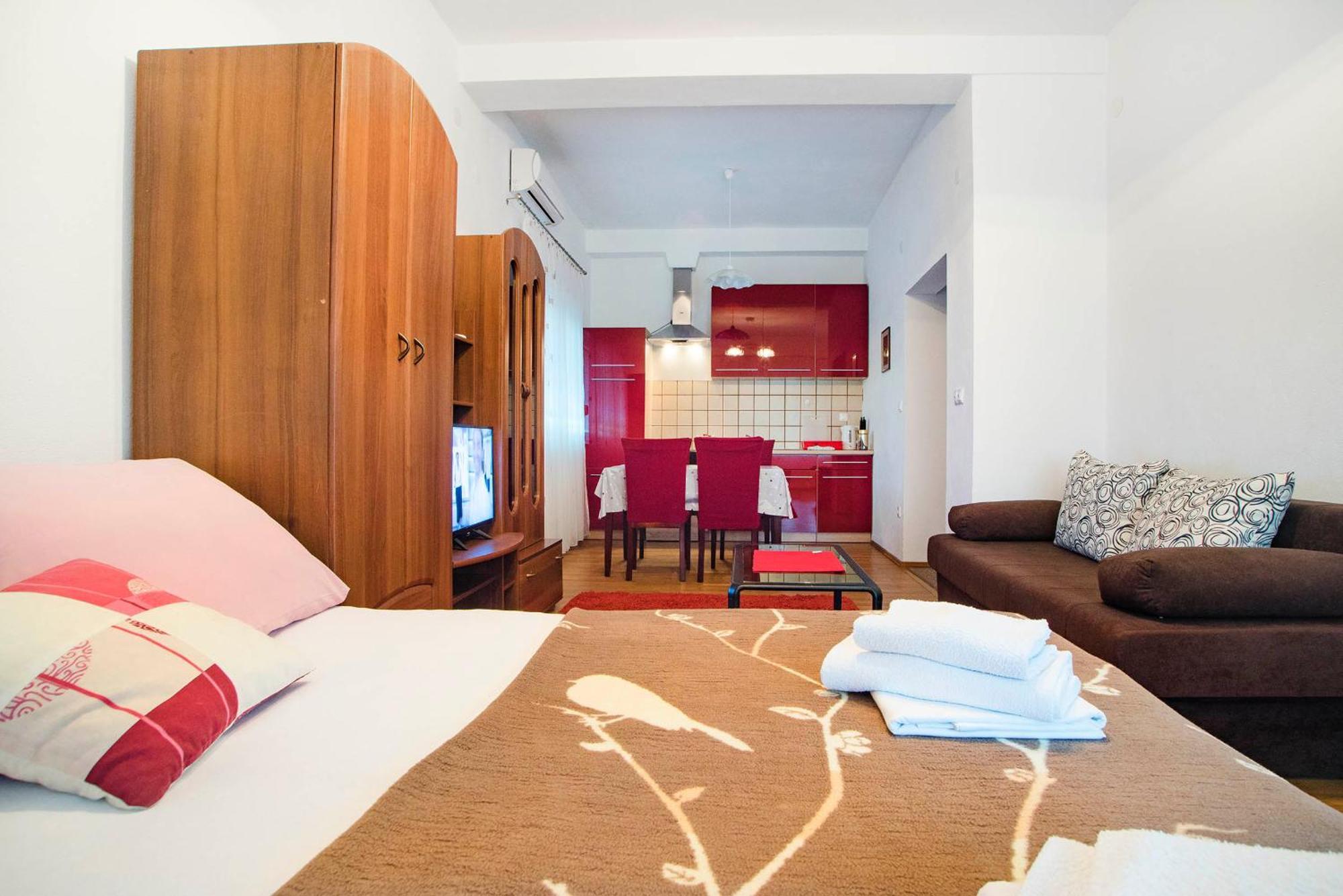 Apartments Vesna สลูน ห้อง รูปภาพ