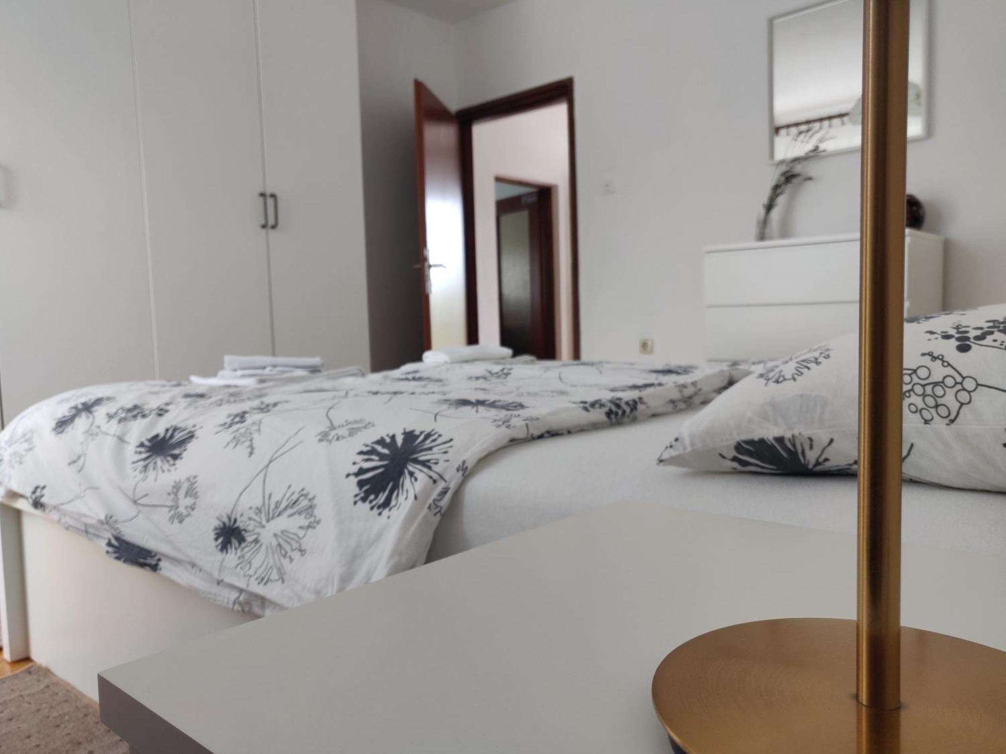 Apartments Vesna สลูน ภายนอก รูปภาพ
